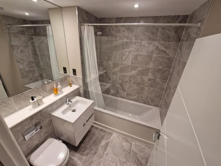 הוילה אדמונטון Stunning Newbuilt 3 Bed House Sleeps 9 מראה חיצוני תמונה