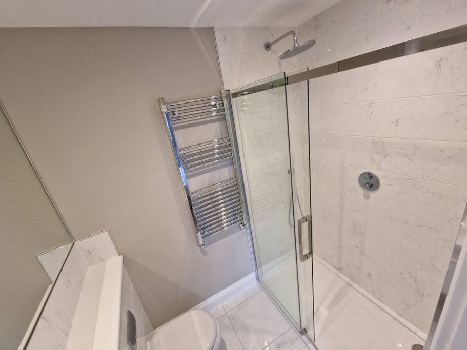 הוילה אדמונטון Stunning Newbuilt 3 Bed House Sleeps 9 מראה חיצוני תמונה