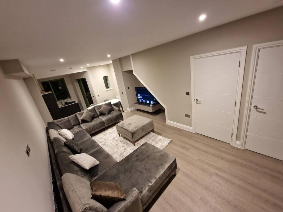 הוילה אדמונטון Stunning Newbuilt 3 Bed House Sleeps 9 מראה חיצוני תמונה